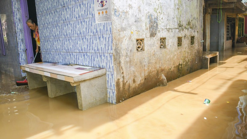 Sungai Ciliwung Meluap, Warga Kebon Pala Kebanjiran - Bagian 3