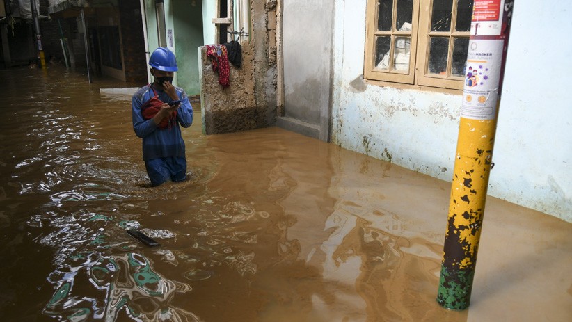Sungai Ciliwung Meluap, Warga Kebon Pala Kebanjiran - Bagian 2