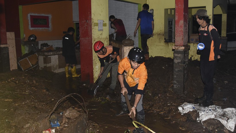 Banjir Bandang di Desa Mekarsari Cicurug, 2 Warga Hilang Terseret Arus - Bagian 1