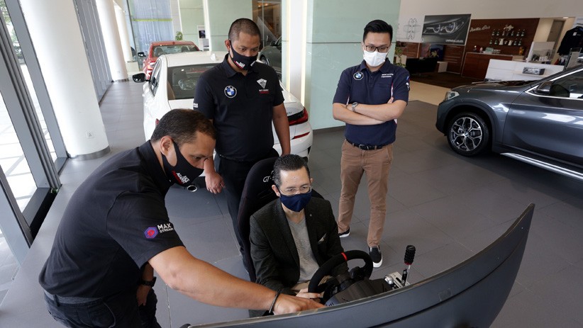 BMW Z4 GT3 Digunakan sebagai Official Car Balap di Rumah - Bagian 3