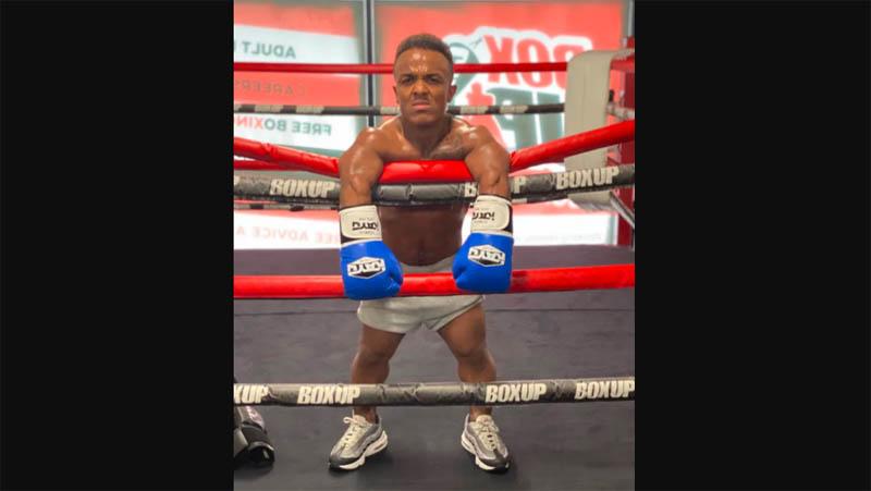 Tubuh Kerdil Tak Halangi Mimpi Pria Ini Jadi Petinju Top Dunia