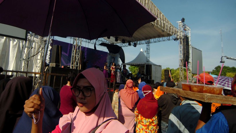 Tidak Menerapkan Protokol Kesehatan, Konser Dangdut Digelar di Tegal - Bagian 3