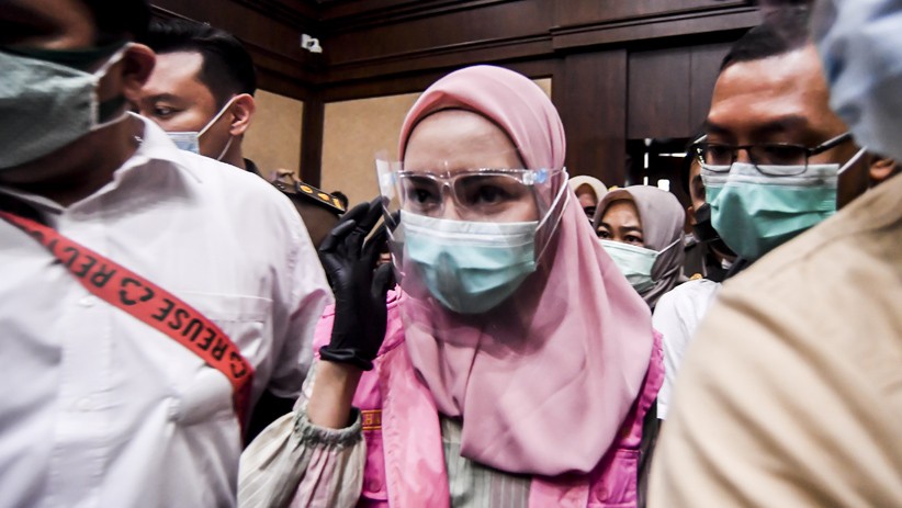 Jalani Sidang Perdana, Jaksa Pinangki Pakai Kerudung Pink - Bagian 3