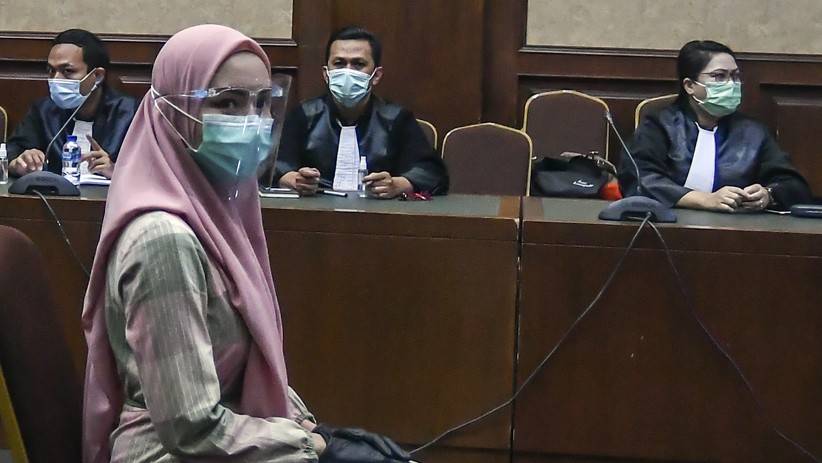 Jalani Sidang Perdana, Jaksa Pinangki Pakai Kerudung Pink - Bagian 5