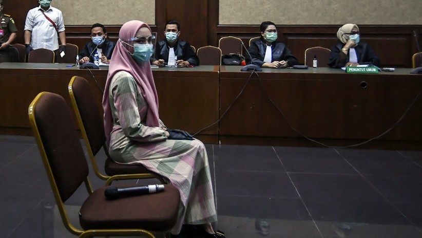 Jalani Sidang Perdana, Jaksa Pinangki Pakai Kerudung Pink - Bagian 2