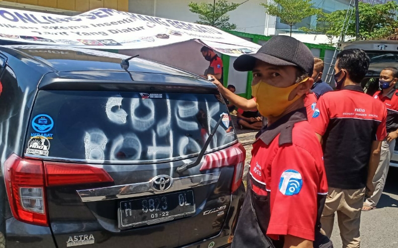 title Gegara Tak Buka 17 Akun Mitra, Kantor Gojek Semarang Diserbu Pengemudi Taksi Online Gegara Tak Buka 17 Akun Mitra, Kantor Gojek Semarang Diserbu Pengemudi Taksi Online