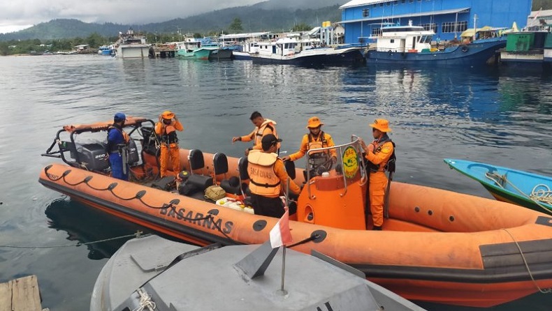 title Kapal Dihantam Ombak di Halmahera Selatan, 1 dari 2 Nelayan Tenggelam dan Hilang Kapal Dihantam Ombak di Halmahera Selatan, 1 dari 2 Nelayan Tenggelam dan Hilang