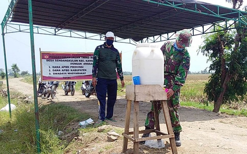 Saking Hausnya, TNI Ini Nyaris Minum Air Cuci Tangan saat TMMD di Kendal