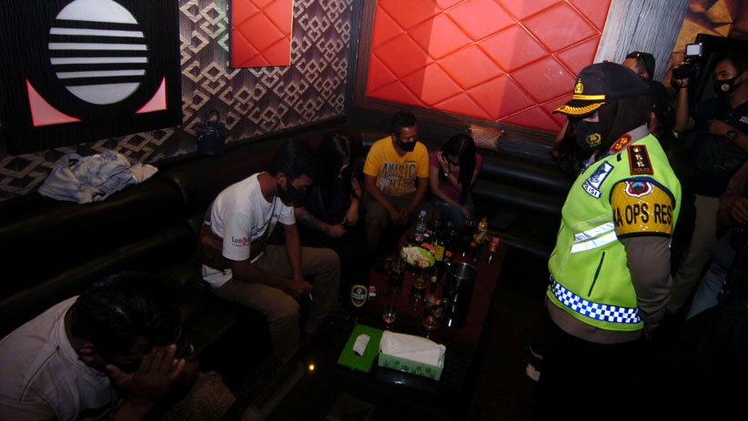 Pengunjung dan Pengelola Tempat Hiburan Malam Terjaring Razia Protokol Kesehatan - Bagian 1