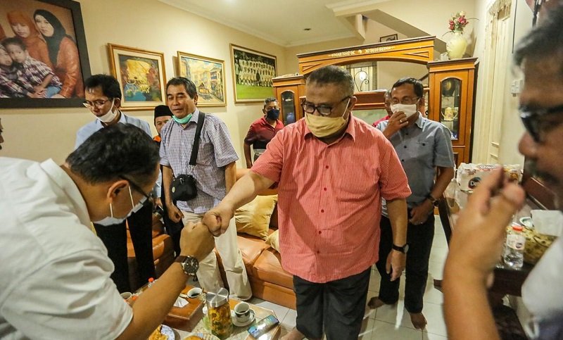 Bertemu Senior PDIP Saleh Mukadar, Eri Cahyadi Sharing Program Kerakyatan di Surabaya
