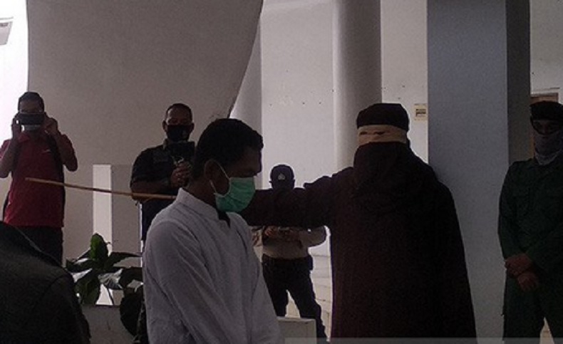 Pemerkosa di Aceh Dihukum Cambuk 175 Kali, Eksekusi Dihentikan karena Kesakitan