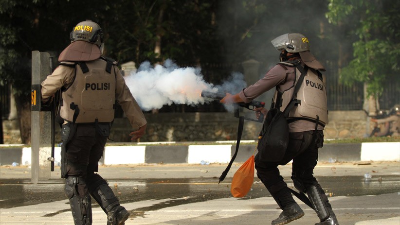 Aksi Setahun Mahasiswa Kendari Tewas Berakhir Bentrok dengan Polisi - Bagian 3