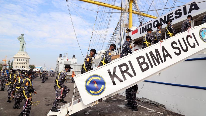 Keliling Indonesia, KRI Bima Suci Bawa Bantuan Sembako ke Pulau-Pulau Terluar - Bagian 2