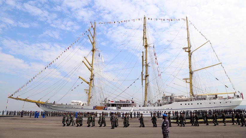 Keliling Indonesia, KRI Bima Suci Bawa Bantuan Sembako ke Pulau-Pulau Terluar - Bagian 3
