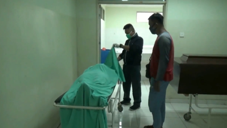 title Hindari Jalan Berlubang, Pemotor Wanita di Palembang Tewas Diseruduk Xenia Hindari Jalan Berlubang, Pemotor Wanita di Palembang Tewas Diseruduk Xenia