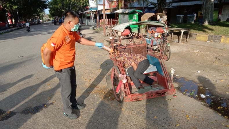 Dikira Tidur, Kakek 90 Tahun Asal Kolaka ternyata Tewas di Atas Becaknya