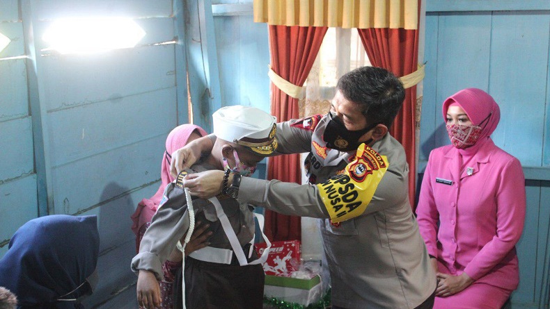 Ingin Pakai Baju Polisi, Bocah Penderita Leukemia di Wajo Didatangi Kapolda Sulsel