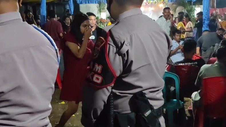 Polisi Bersenjata Lengkap Bubarkan Pesta Pernikahan dengan Gemerlap Disko di Maumere