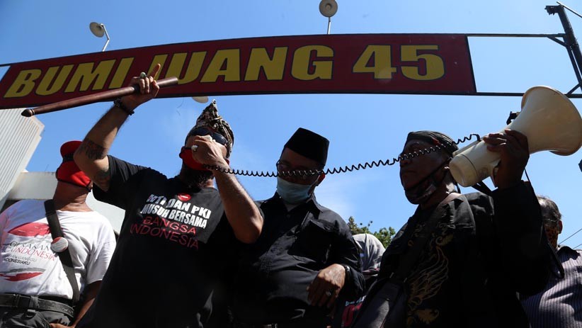 Ratusan Massa Usir Peserta Silaturahmi Akbar KAMI di Gedung Juang 45 Surabaya - Bagian 6