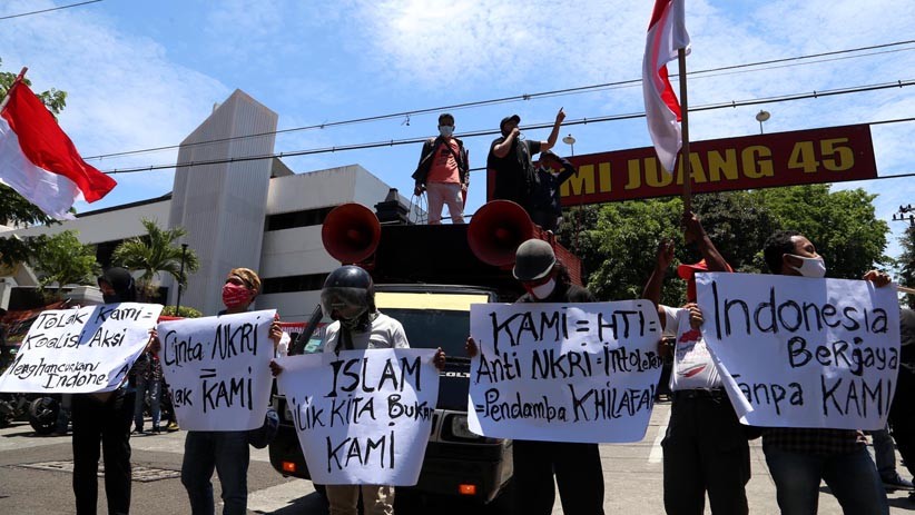 Ratusan Massa Usir Peserta Silaturahmi Akbar KAMI di Gedung Juang 45 Surabaya - Bagian 1