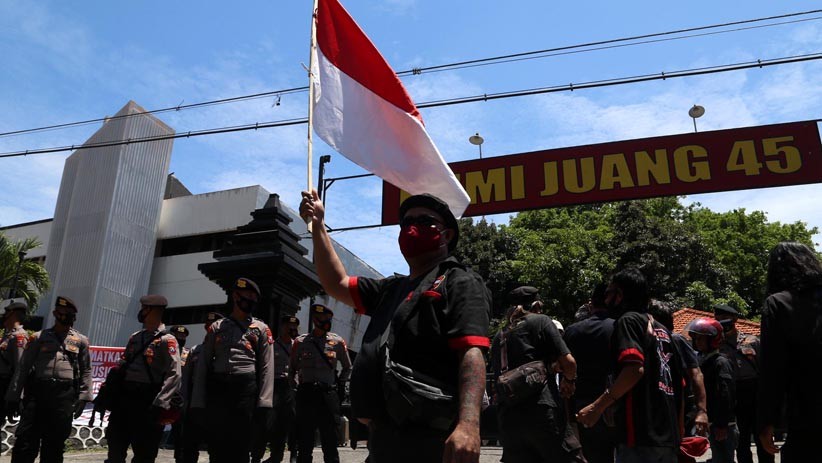 Ratusan Massa Usir Peserta Silaturahmi Akbar KAMI di Gedung Juang 45 Surabaya - Bagian 5