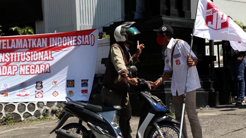 Ratusan Massa Usir Peserta Silaturahmi Akbar KAMI di Gedung Juang 45 Surabaya - Bagian 2