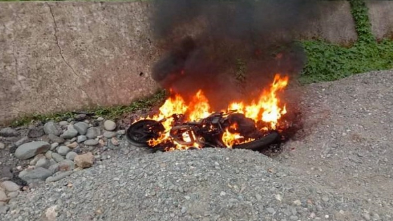 Jambret di Empat Lawang Apes, Sudah Gagal Rampas Ponsel Motor Juga Dibakar Warga