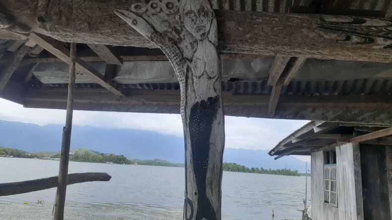 Balai Arkeologi Papua Temukan Ukiran Motif Putri Duyung di Rumah Warga