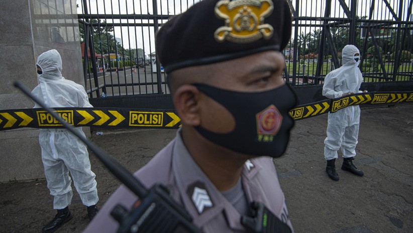 Amankan Unjuk Rasa di Gedung DPR, Polisi Pakai Alat Pelindung Diri - Bagian 3