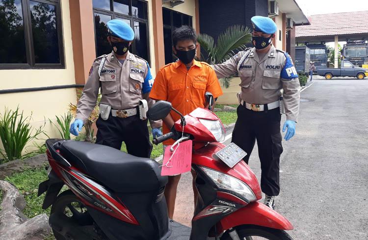 title Gadaikan Motor Tetangga untuk Judi dan Main Perempuan, Warga Kulonprogo Ditangkap Polisi Gadaikan Motor Tetangga untuk Judi dan Main Perempuan, Warga Kulonprogo Ditangkap Polisi