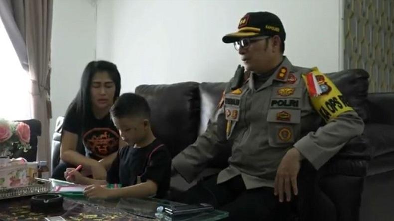 Viral Bocah 8 Tahun Dianiaya dan Dibuang Orang Tua, Kini Dirawat Kapolres Pelalawan