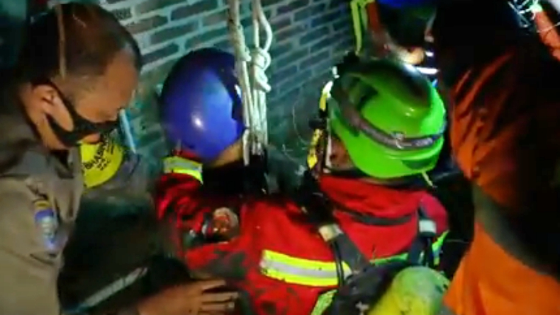 Pria di Magelang Lemas Usai Terjebur di Septic Tank Sedalam 6 Meter