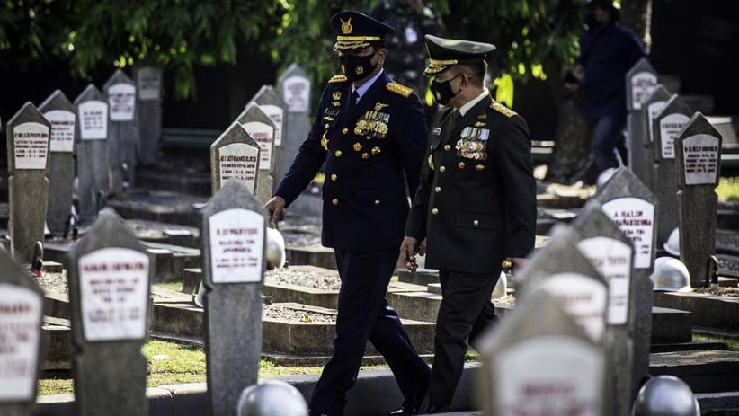 Panglima TNI dan 3 Kepala Staf Ziarah ke Taman Makam Pahlawan Kalibata - Bagian 4