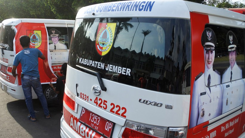 Foto Bupati Jember di 248 Ambulans Ditutup saat Masa Kampanye Pilkada - Bagian 2
