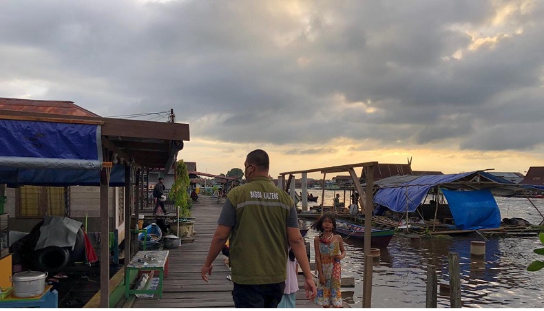 title Ada Buaya Panjang 3 Meter, Warga Pangkalan Bun Dilarang Mandi di Sungai Arut Ada Buaya Panjang 3 Meter, Warga Pangkalan Bun Dilarang Mandi di Sungai Arut