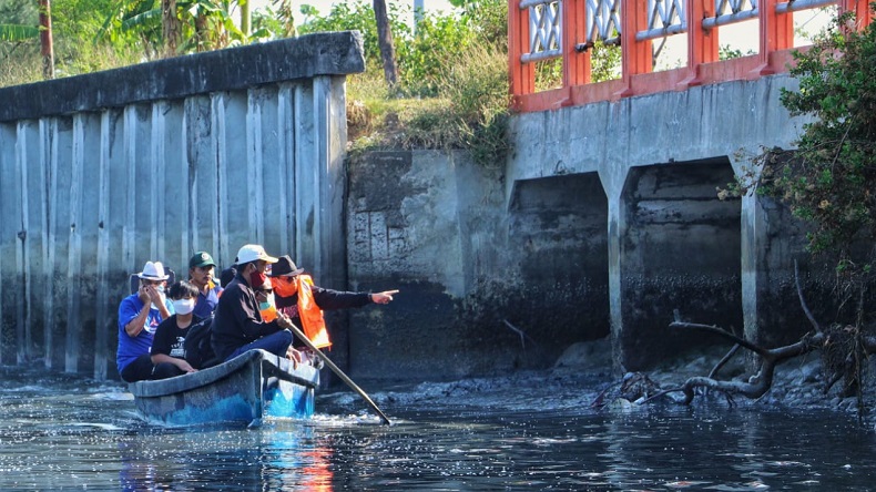 Susuri Sungai Wonorejo, Machfud Arifin Prihatin Lihat Limbah dan Sedimentasi Makin Parah