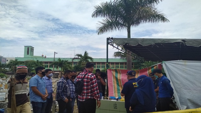 Polisi Bongkar Makam PNS Kejaksaan Korban Pembunuhan di TPU Thamrin Medan