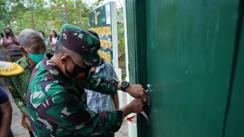Sambut HUT ke-75 TNI, Kasdam XIII Merdeka Rehab Rumah Tak Layak Huni