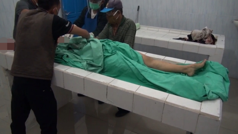 Jatuh ke Jalan Berlubang, Perempuan di Mandailing Natal Tewas Terlindas Truk