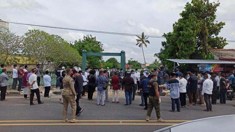 Ratusan Pelayat Datang ke Pemakaman Bupati Bangka Tengah Ibnu Saleh