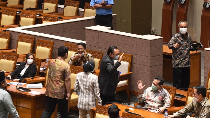 DPR Sahkan Omnibus Law Cipta Kerja Menjadi Undang-Undang - Bagian 4