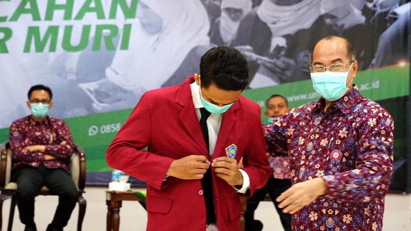 Aksi Sosial Ribuan Mahasiswa UMSurabaya se-Indonesia Masuk Rekor MURI - Bagian 2