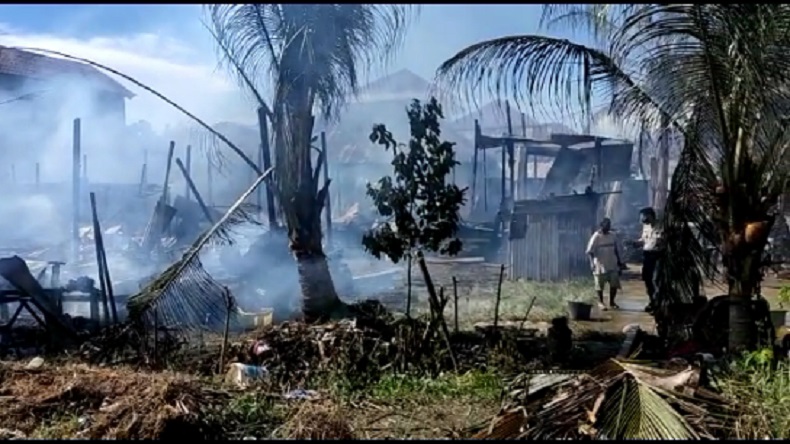 Kota Sorong Kembali Membara, Puluhan Warga Mengamuk dan Membakar Rumah