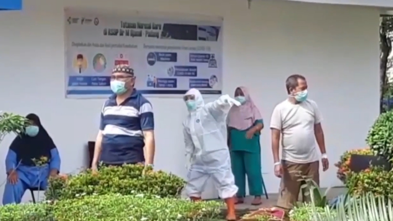Senam sambil Karaoke, Terapi Bahagia untuk Pasien Covid-19 RSUP M Djamil Padang