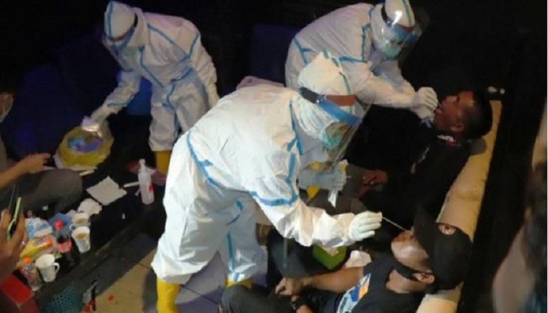 Razia Protokol Kesehatan, Pengunjung Tempat Hiburan Malam di Banjarbaru Dites Swab