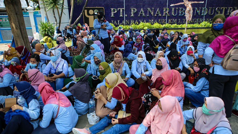 Aksi Buruh Mogok Kerja Tolak Pengesahan Omnibus Law - Bagian 2