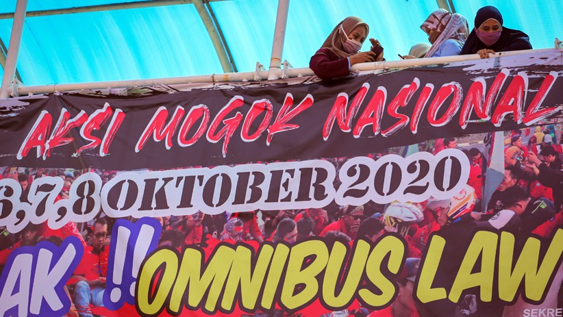 Aksi Buruh Mogok Kerja Tolak Pengesahan Omnibus Law - Bagian 3