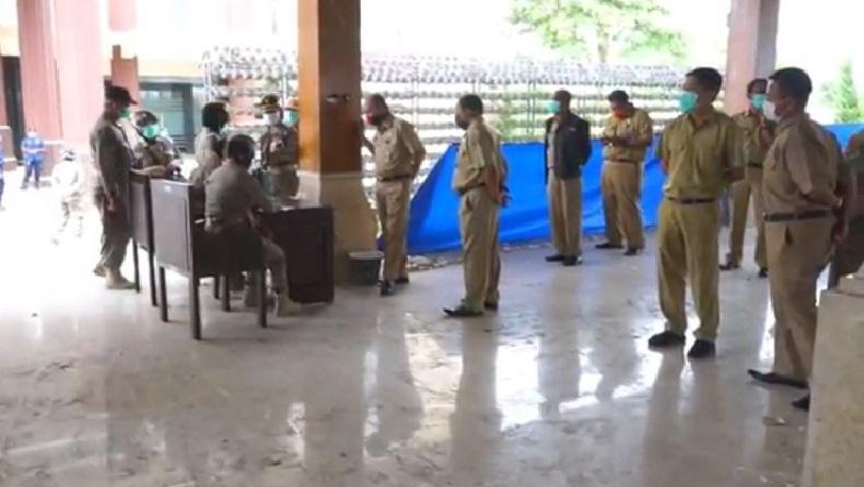 Puluhan ASN Pemkab Blitar Terjaring Razia Masker, Dihukum Menghafalkan Pancasila