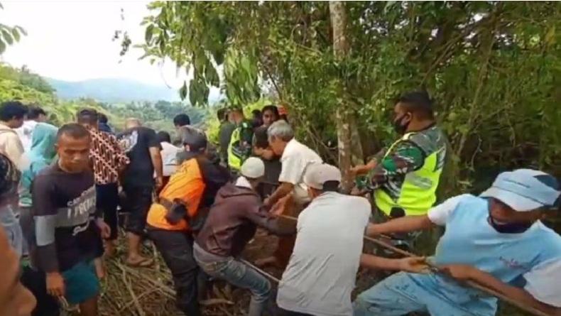 Evakuasi Dramatis Warga Jatuh ke Jurang 50 Meter di Agam, Korban Mengaku Khilaf