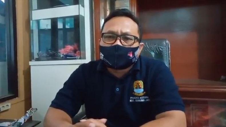title Kronologi Peti Jenazah Pasien Covid-19 di Cirebon Dibuka Paksa, Kades: Keluarga Emosi Kronologi Peti Jenazah Pasien Covid-19 di Cirebon Dibuka Paksa, Kades: Keluarga Emosi